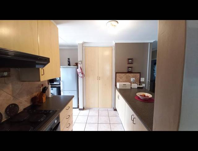 3 BEDROOM TOWNHOUSE FOR SALE IN MORELETAPARK